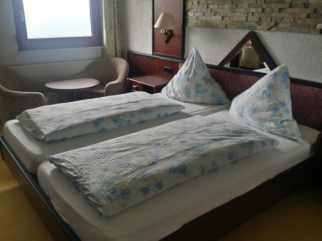 Hotel Zur Engelsburg Hausen-Wied Habitación foto