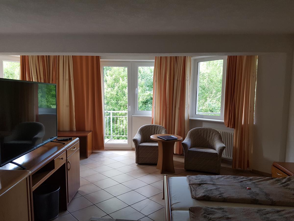 Hotel Zur Engelsburg Hausen-Wied Exterior foto